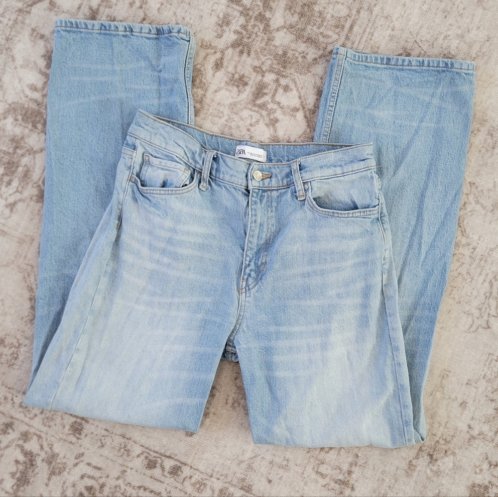 Zara High Waisted Light Wash Jeans Women's‎ 8